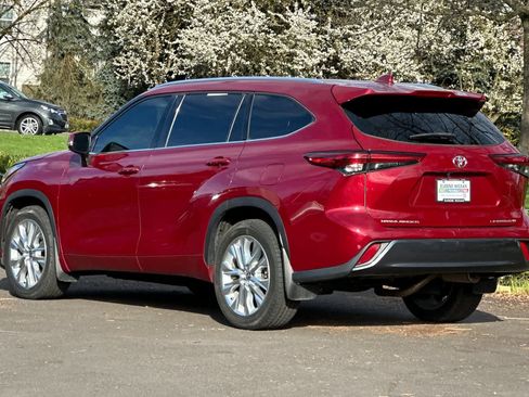 Used 2021 Toyota Highlander Limited image 6
