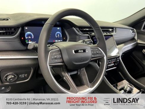 New 2025 Jeep Grand Cherokee Limited w/ Luxury Tech Group II image 22