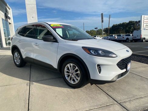 Used 2022 Ford Escape SE image 12