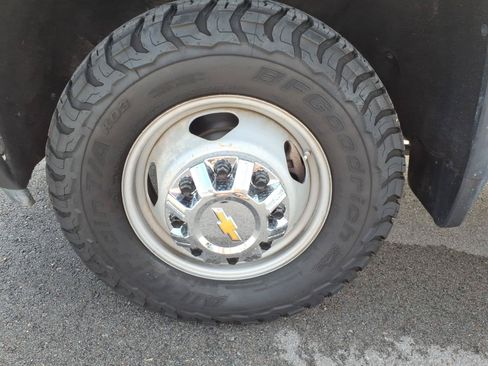 Used 2024 Chevrolet Silverado 3500 LT w/ Convenience Package AWD/4WD image 9