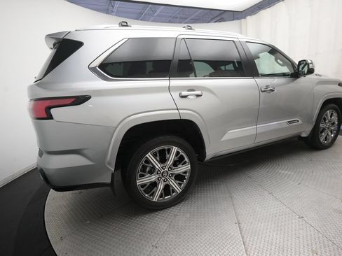 Used 2025 Toyota Sequoia Capstone AWD/4WD image 36