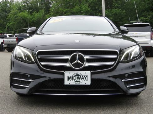 Used 2019 Mercedes-Benz E 300 4MATIC image 2
