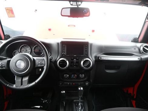 Used 2013 Jeep Wrangler Unlimited Sahara w/ Dual Top Group AWD/4WD image 9