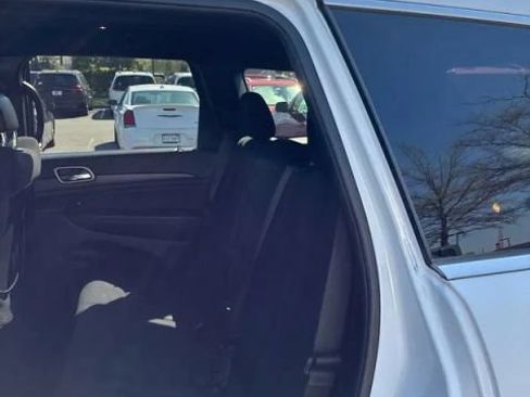Used 2016 Jeep Grand Cherokee Laredo w/ Quick Order Package 23E RWD image 11