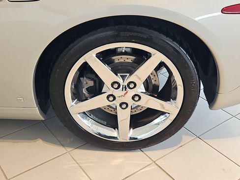 Used 2007 Chevrolet Corvette Convertible w/ Preferred Equipment Group RWD image 8
