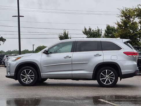 Used 2018 Toyota Highlander XLE w/ Protection Package #3 AWD/4WD image 2