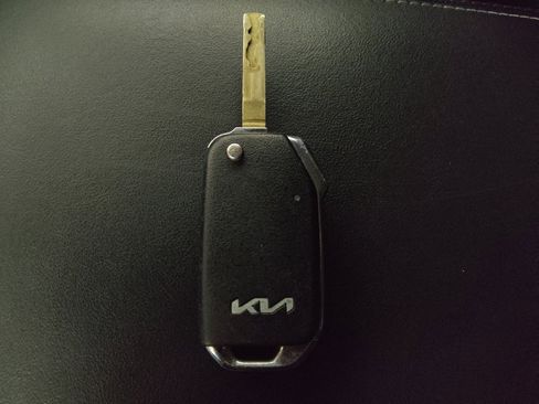 Used 2023 Kia Sorento LX image 32