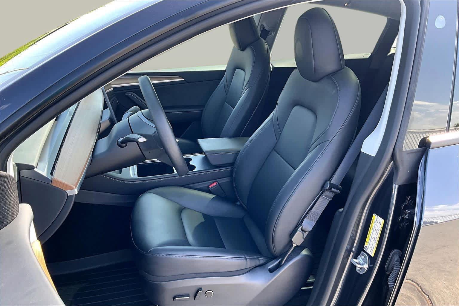 Used 2025 Tesla Model Y Long Range RWD image 7