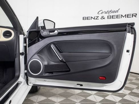 Used 2019 Volkswagen Beetle 2.0T SE FWD image 21