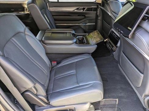 Used 2022 Jeep Grand Wagoneer Series II AWD/4WD image 24