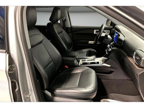 Used 2021 Ford Explorer Limited w/ Equipment Group 301A RWD image 9