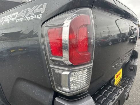 Used 2022 Toyota Tacoma TRD Off-Road w/ Technology Package image 44