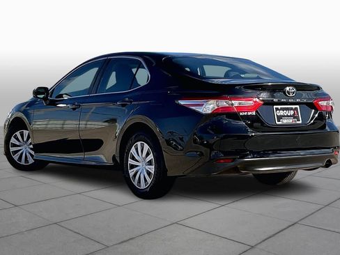 Used 2018 Toyota Camry L image 10