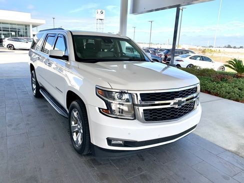 Used 2019 Chevrolet Suburban LT image 3
