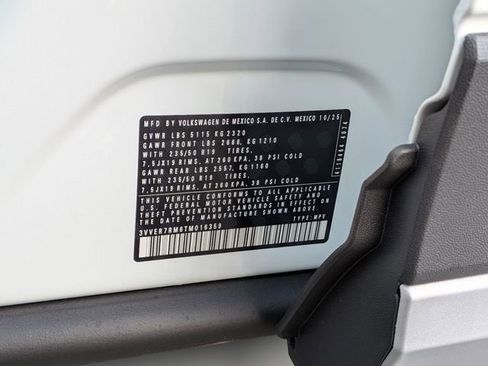 New 2026 Volkswagen Tiguan SE image 32