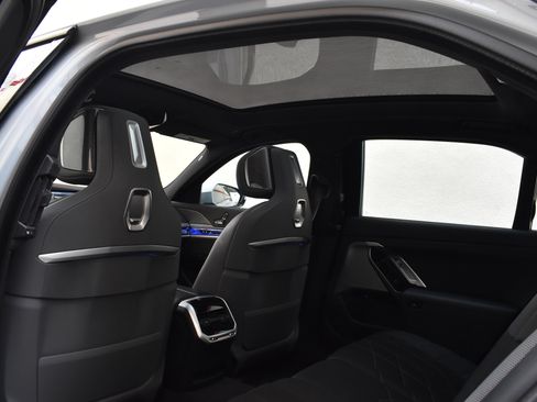 Used 2023 BMW i7 xDrive60 AWD/4WD image 24