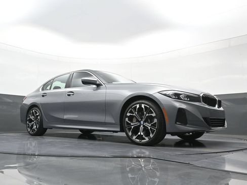 Used 2025 BMW 330i xDrive Sedan AWD/4WD image 21