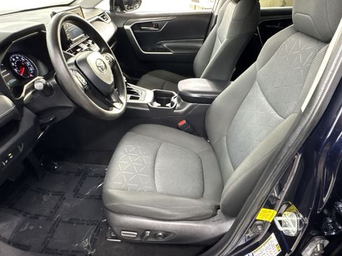 Used 2021 Toyota RAV4 XLE AWD/4WD image 7