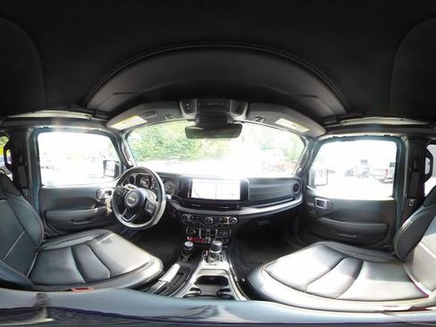 Used 2024 Jeep Wrangler Unlimited Rubicon 392 AWD/4WD image 27