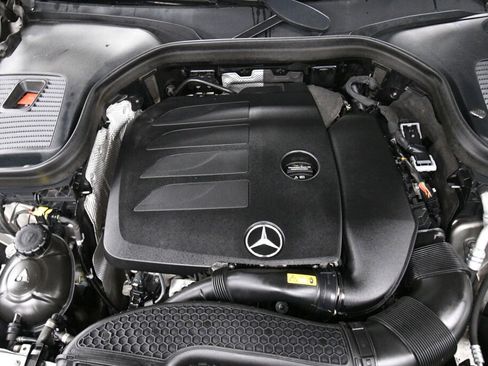Used 2021 Mercedes-Benz GLC 300 4MATIC image 37