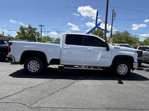 Used 2025 Chevrolet Silverado 2500 LT AWD/4WD image 4