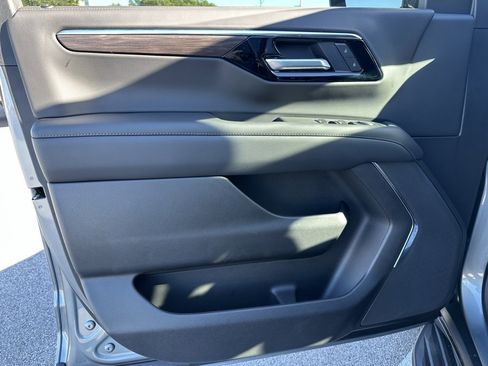 New 2026 Chevrolet Suburban LS image 26