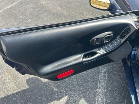 Used 2000 Chevrolet Corvette Convertible w/ Memory Pkg image 10