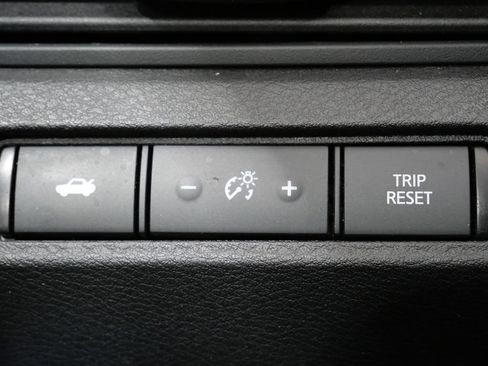 Used 2025 Nissan Altima 2.5 SV FWD image 13