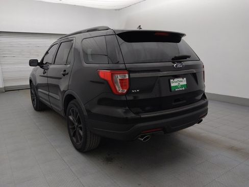 Used 2018 Ford Explorer XLT w/ Equipment Group 202A image 5