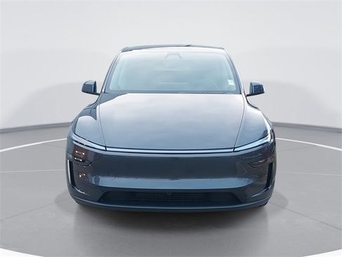 Used 2026 Tesla Model Y Long Range image 8