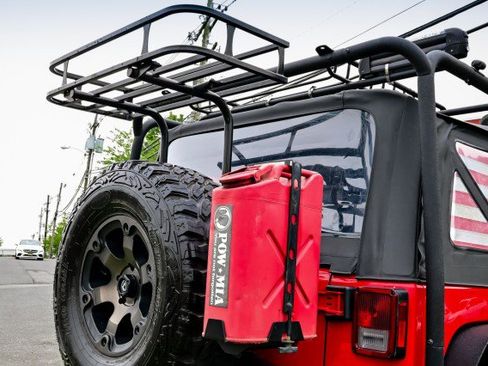 Used 2018 Jeep Wrangler Rubicon w/ Power Convenience Group image 44