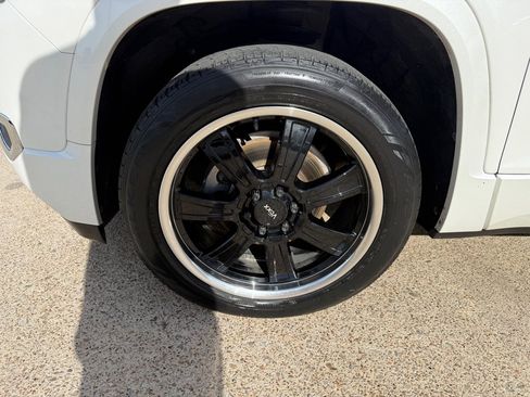 Used 2017 GMC Acadia Denali w/ Technology Package FWD image 12
