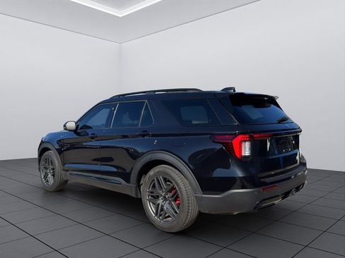Used 2025 Ford Explorer ST-Line w/ Premium Package image 4