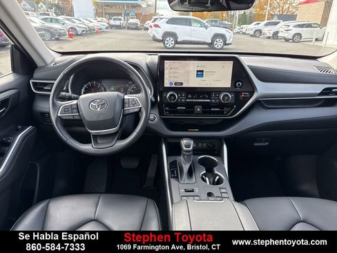 Certified 2023 Toyota Highlander XLE image 14