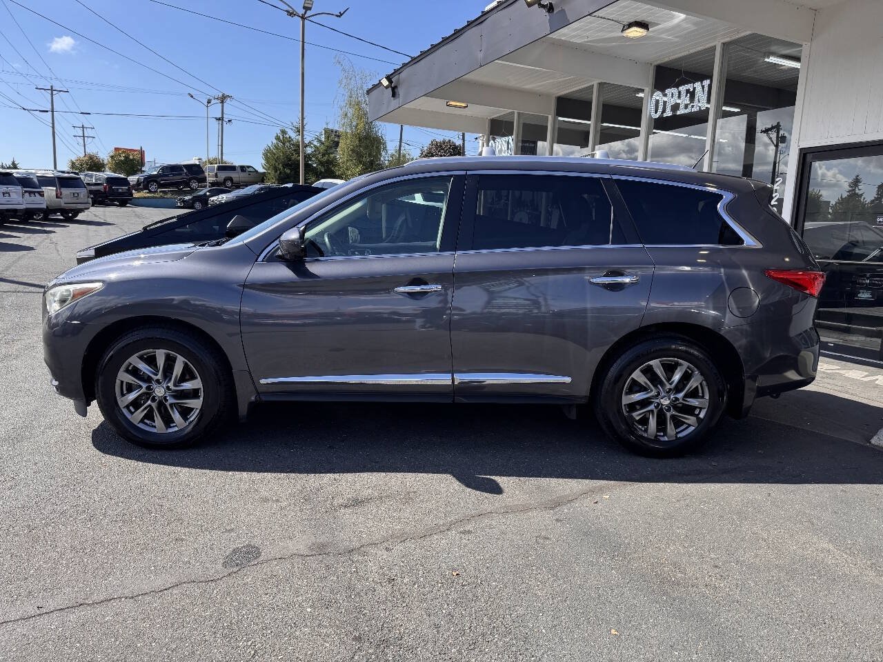 Used 2013 INFINITI JX35 AWD w/ Premium Pkg image 4