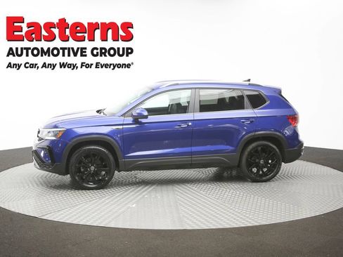 Used 2022 Volkswagen Taos SE w/ Panoramic Sunroof Package FWD image 59