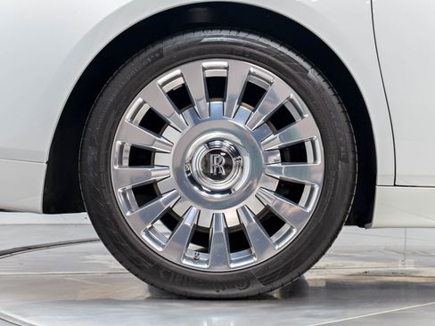 Used 2022 Rolls-Royce Phantom Sedan w/ The Phantom Package RWD image 23