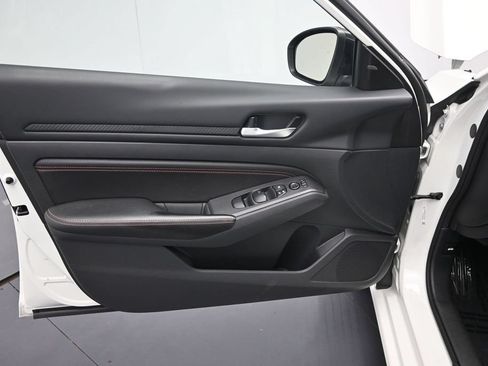 Used 2022 Nissan Altima 2.5 SR w/ Midnight Edition Package AWD/4WD image 19