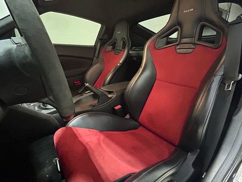 Used 2017 Nissan 370Z NISMO RWD image 13