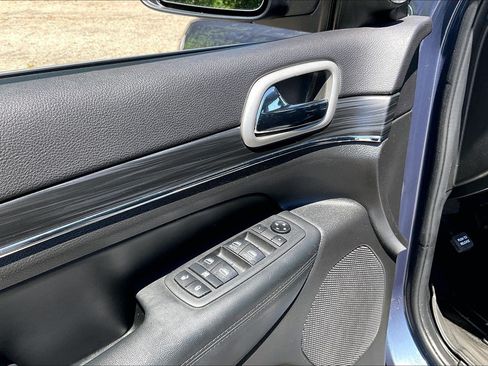 Used 2021 Jeep Grand Cherokee Limited AWD/4WD image 34