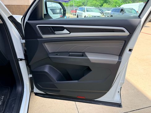 Used 2022 Volkswagen Atlas SE FWD image 12