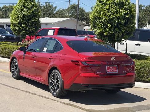 Used 2026 Toyota Camry XLE FWD image 5