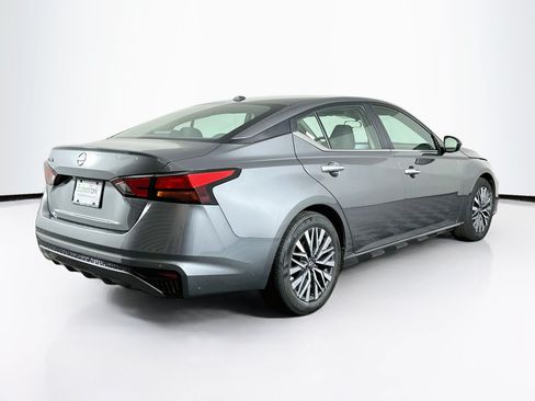 Used 2025 Nissan Altima 2.5 SV FWD image 9