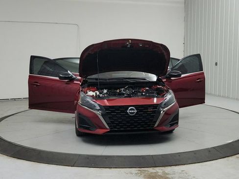 Used 2024 Nissan Altima 2.5 SR w/ SR Premium Package FWD image 11