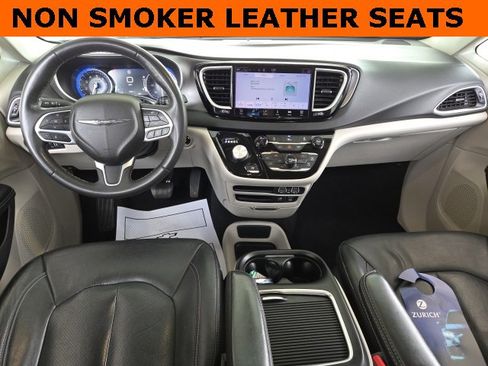 Used 2022 Chrysler Pacifica Touring-L image 2