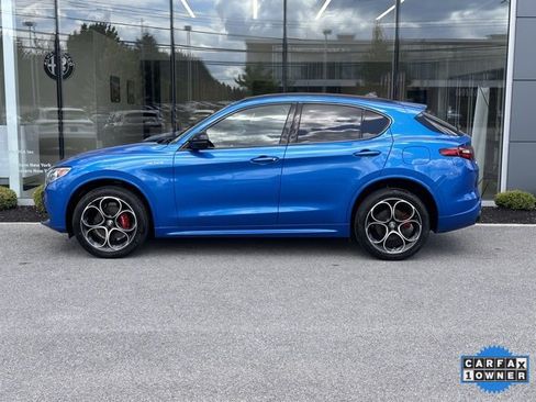 Used 2022 Alfa Romeo Stelvio Veloce image 3