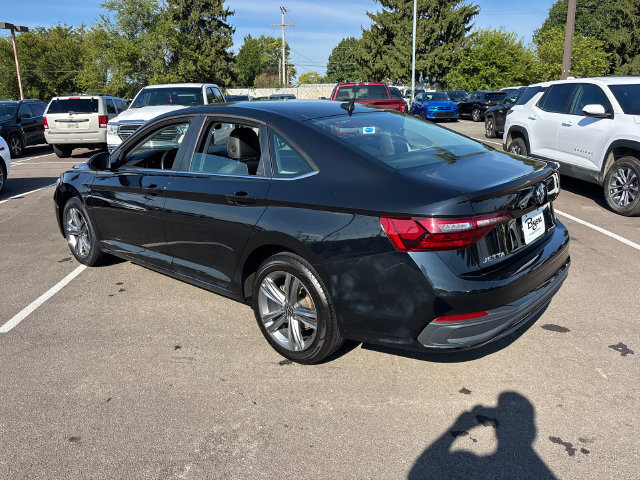 Used 2024 Volkswagen Jetta SE FWD image 4