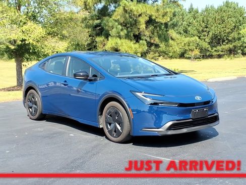 Used 2024 Toyota Prius LE FWD image 1