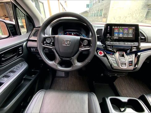 Used 2023 Honda Odyssey Elite image 5