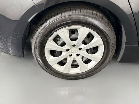 Used 2022 Toyota Corolla LE FWD image 32